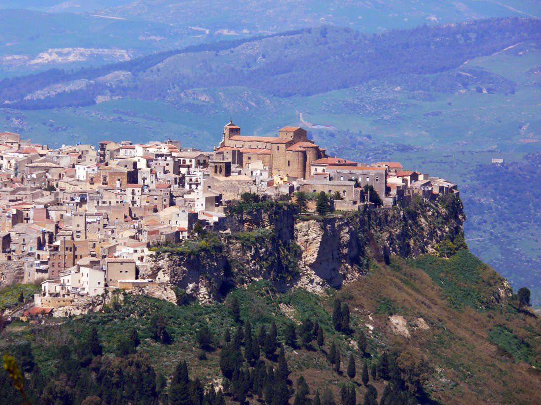 Enna, divieto di transito e sosta in via Candrilli e piazza Coppola per lavori