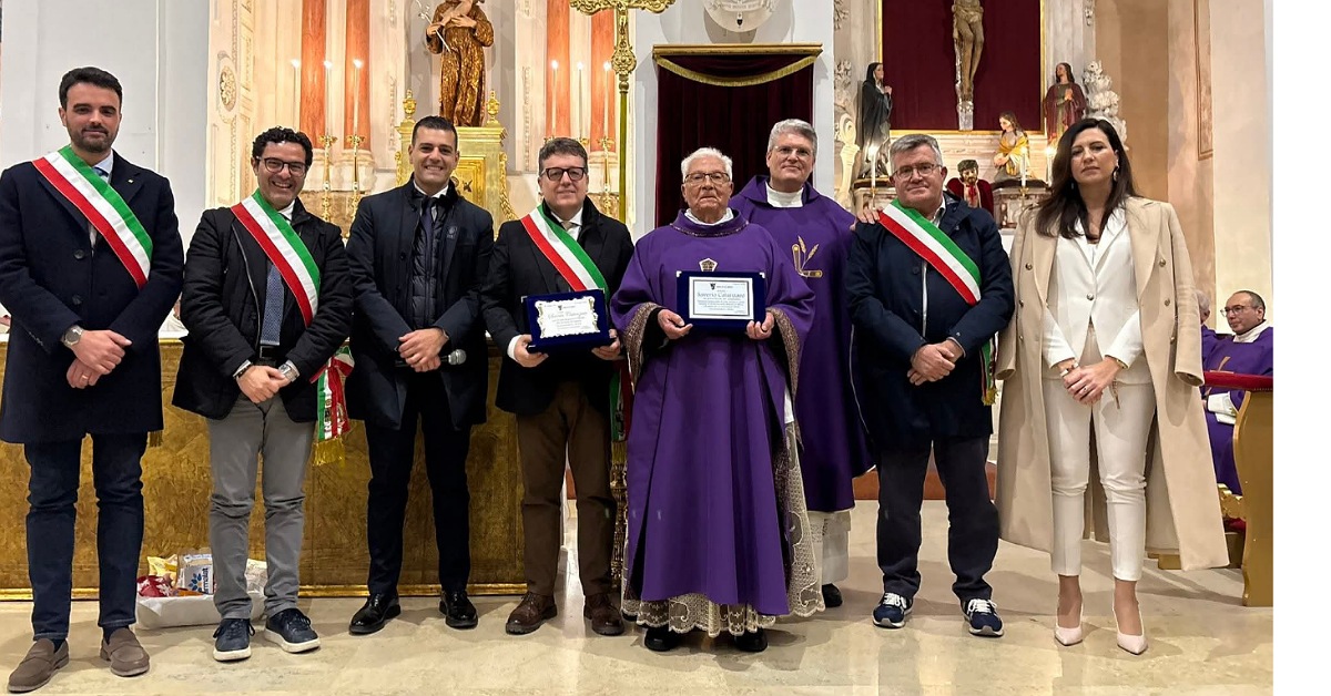 Menfi, festa in chiesa Madre per i 90 anni di Padre Saverio Catanzaro