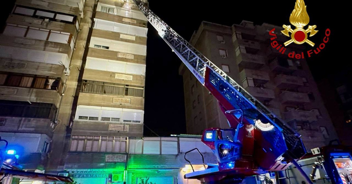 Palermo, incendio in un appartamento alla Guadagna: fiamme all’ottavo piano, nessun ferito