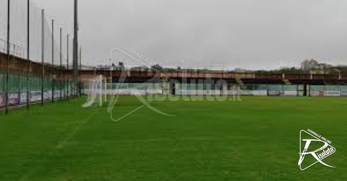 Paternò, fumogeni in campo durante il match col Messina: denunciati 8 tifosi, Daspo fino a 2 anni