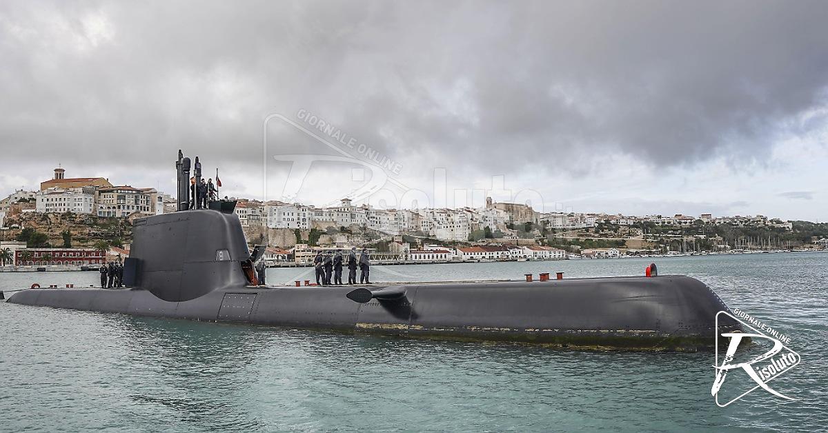 Sottomarino emerge nello Stretto di Messina, intervento della Guardia Costiera