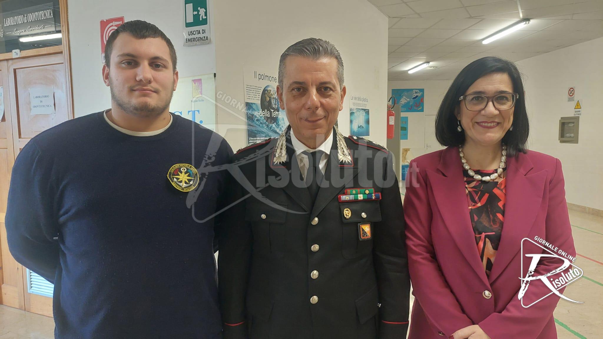 L'Arma dei Carabinieri a scuola, incontro al Don Michele Arena di Sciacca (Video)