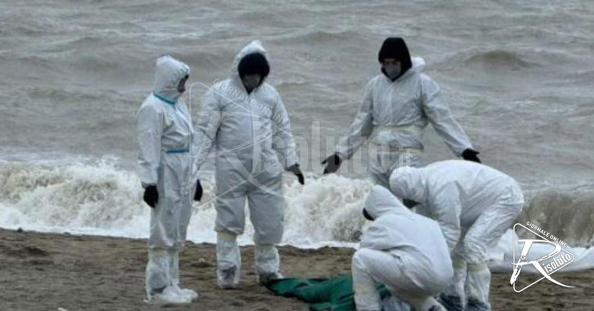 Cadavere sulla spiaggia di Pachino, undicesima vittima dopo il ciclone Harry