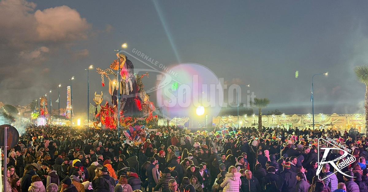 Via il maltempo ed è bagno di folla per il Carnevale di Sciacca