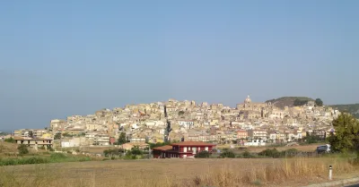 Benzina sul pavimento di casa: inquietante avvertimento a un 44enne di Siculiana