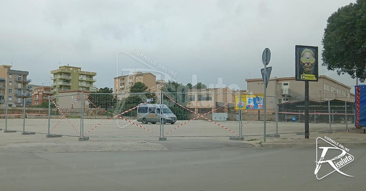 Carnevale di Sciacca 2026, partono i trasferimenti dei carri in piazza La Rosa