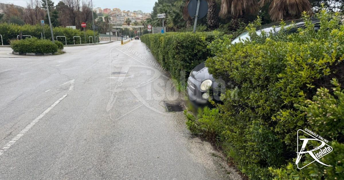 Anche il parcheggio tra le siepi all'ospedale di Sciacca