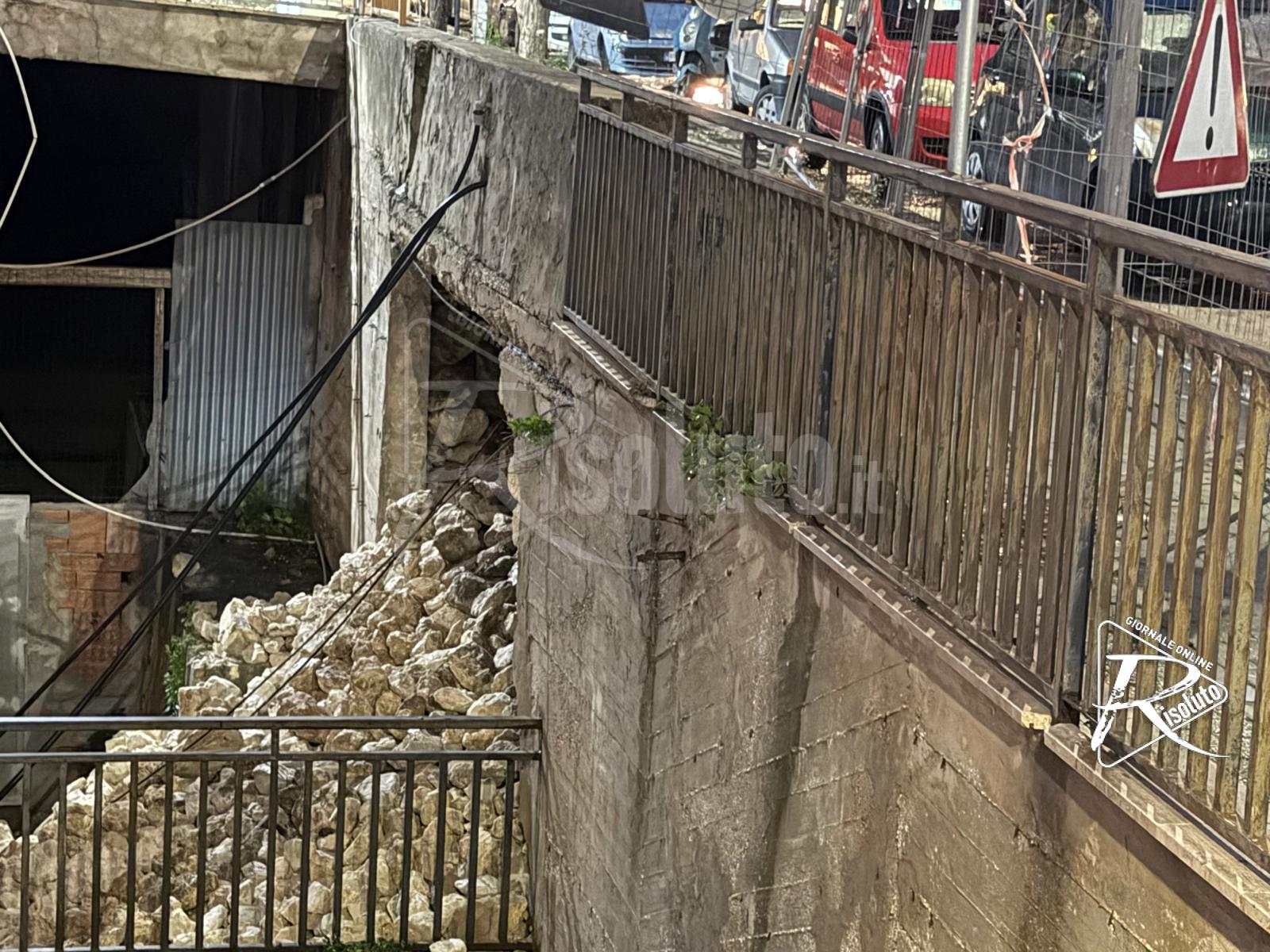 Nuovo cedimento tra via Madonna della Rocca e via Cappuccini, l'area era già transennata