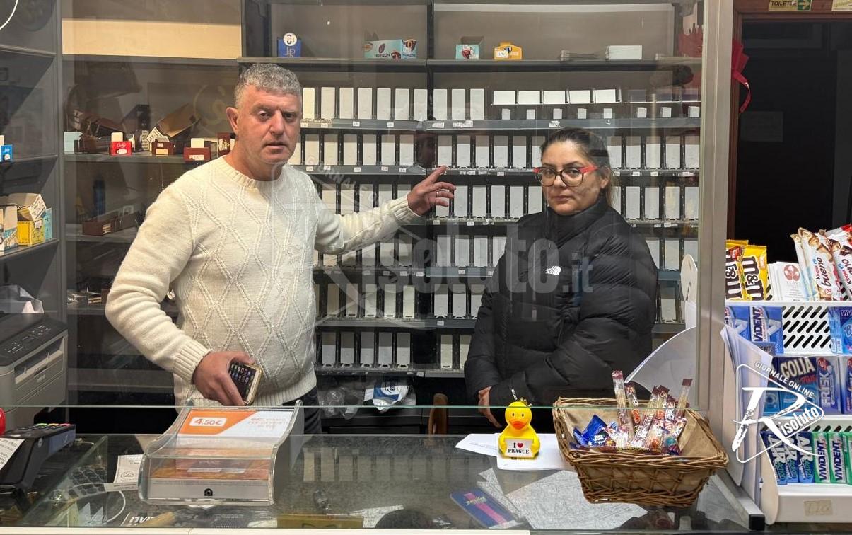 Scaffali vuoti alla tabaccheria di Porto Palo, Scirica: "Spero di recuperare la merce rubata"