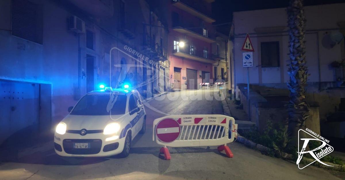 Caduta di calcinacci in via Porta San Calogero a Sciacca in parte chiusa al transito