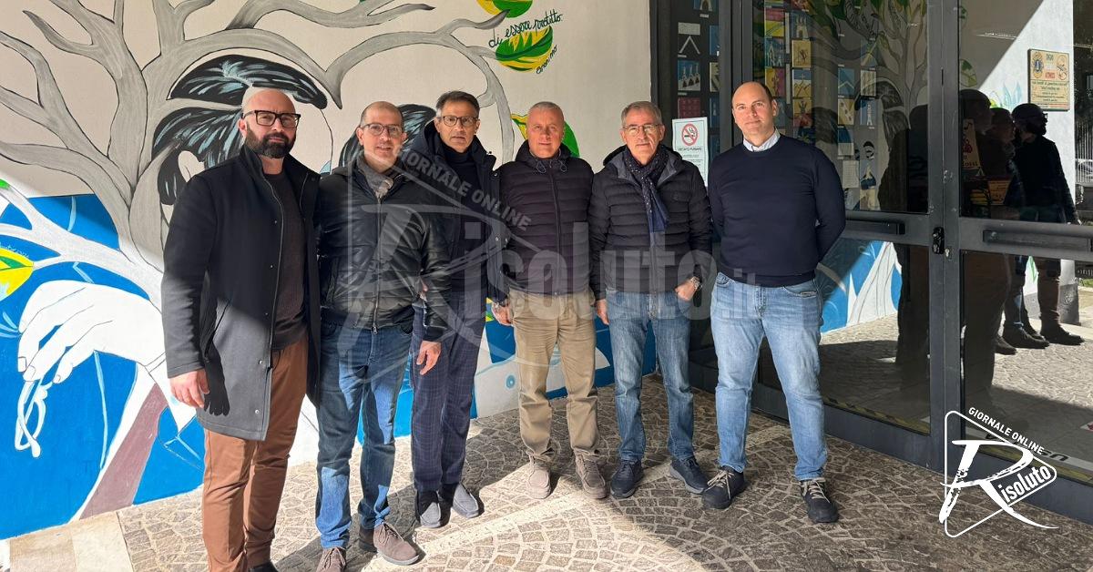 Infiltrazioni e classi spostate alla "Rossi": sopralluogo e interrogazione sui ritardi