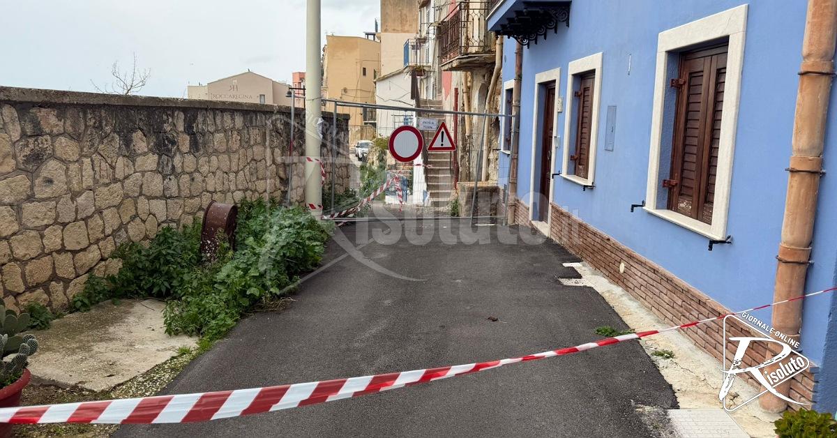 Il crollo in via San Paolo, Termine: "Una ditta specializzata dovrà indicarci l'intervento" (Video)