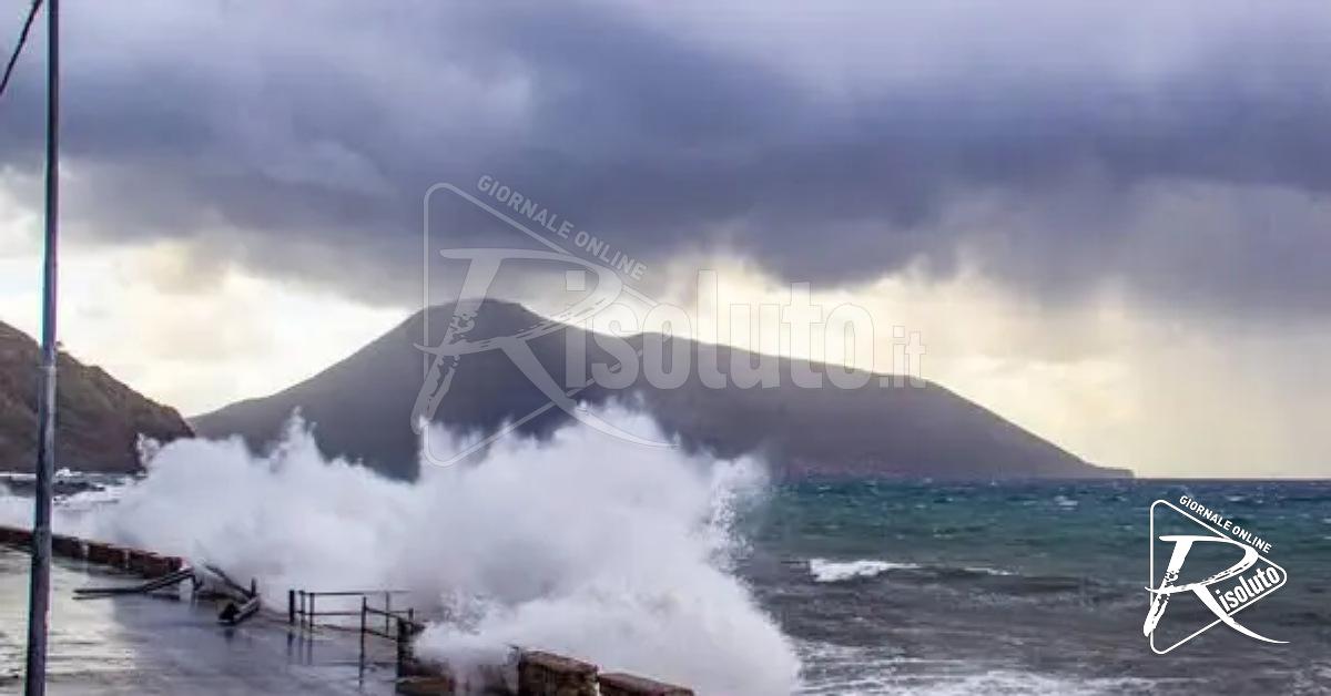 Maltempo alle Eolie, scuole chiuse a Lipari e Vulcano: attivato il Centro operativo comunale