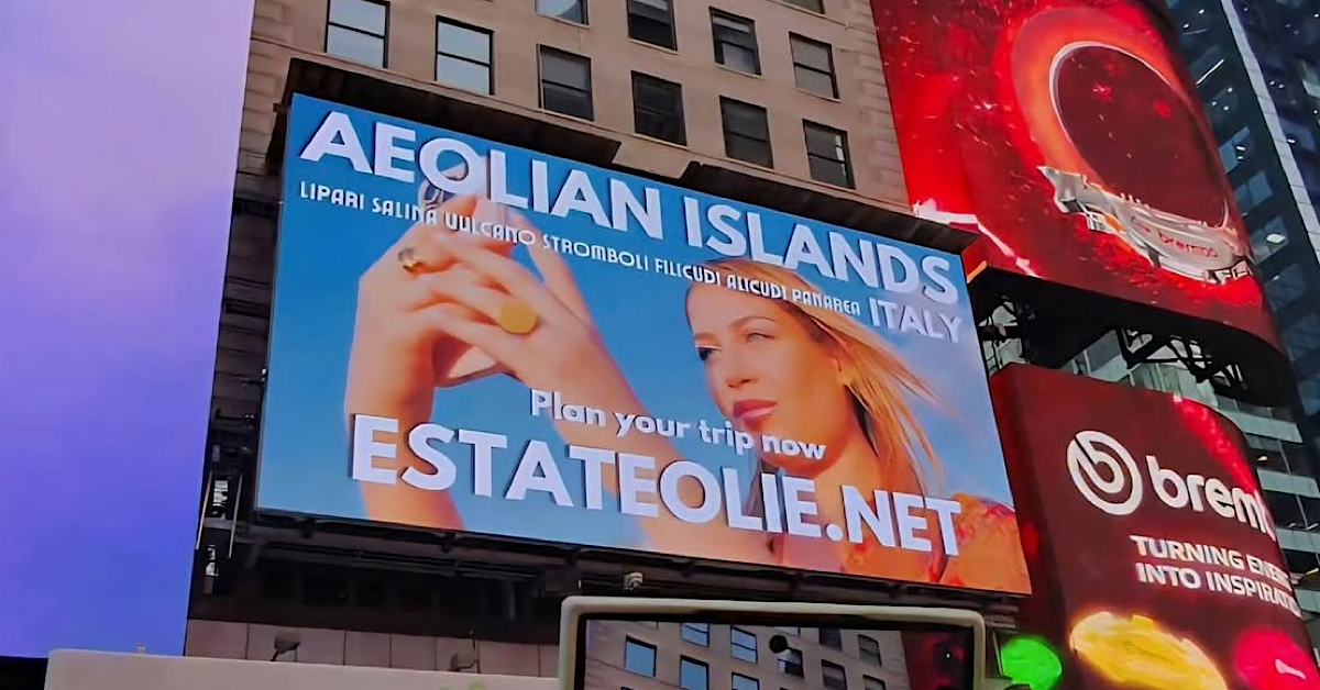 Le isole Eolie sui maxischermi di Times Square
