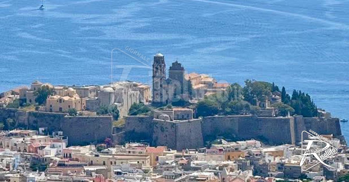 Eolie isolate da oltre 60 ore: gravi disagi per residenti e servizi essenziali