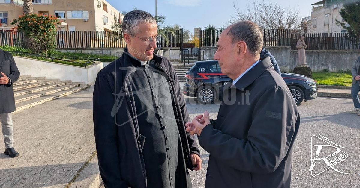 Zen di Palermo, Schifani dal parroco dopo le intimidazioni: "La Regione finanzierà la videosorveglianza"