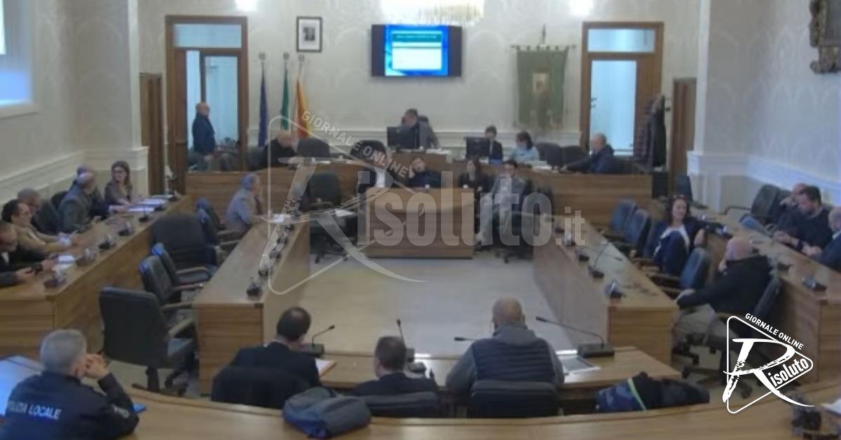 Il Consiglio comunale di Sciacca congeda il 2025 con l'ok a 12 debiti fuori bilancio