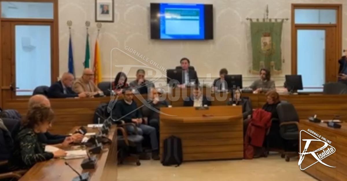 In aula i 3 nuovi assessori tra il rovente dibattito politico, torna l'ipotesi mozione di sfiducia