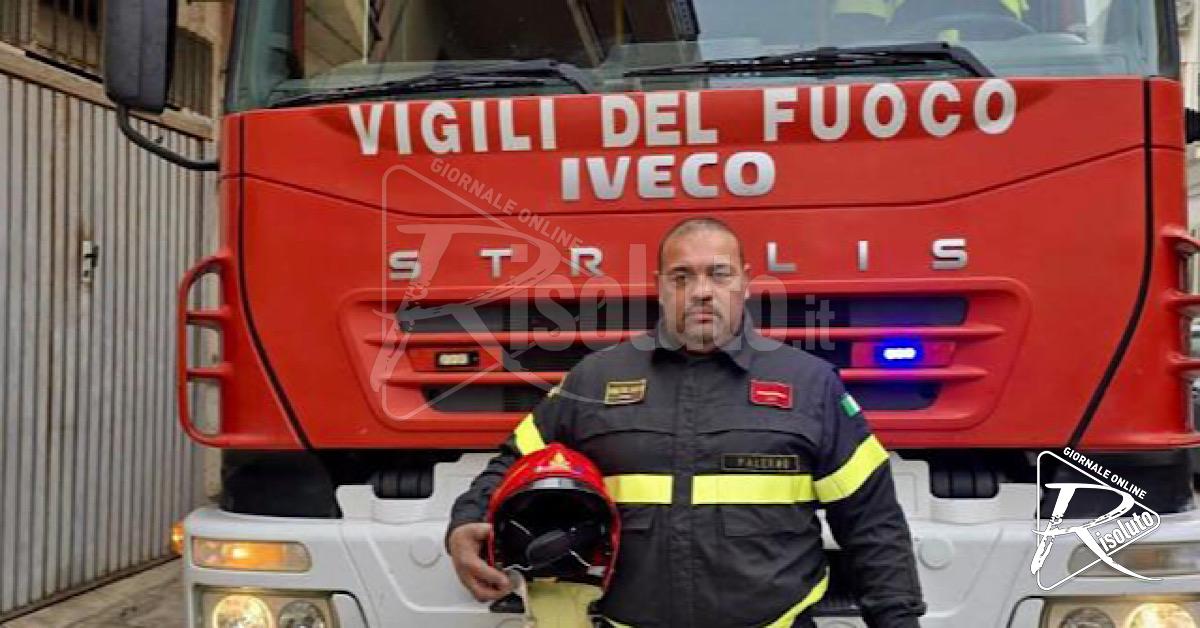 Vigile del fuoco salva quattro persone da un’auto in fiamme e viene lodato da Piantedosi