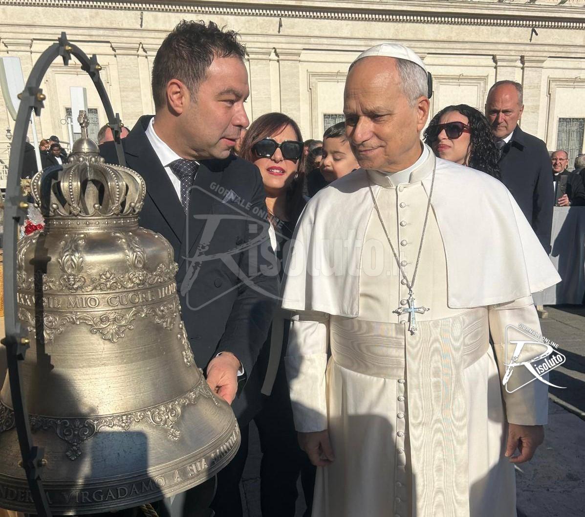 Una campana di Burgio consegnata a Papa Leone