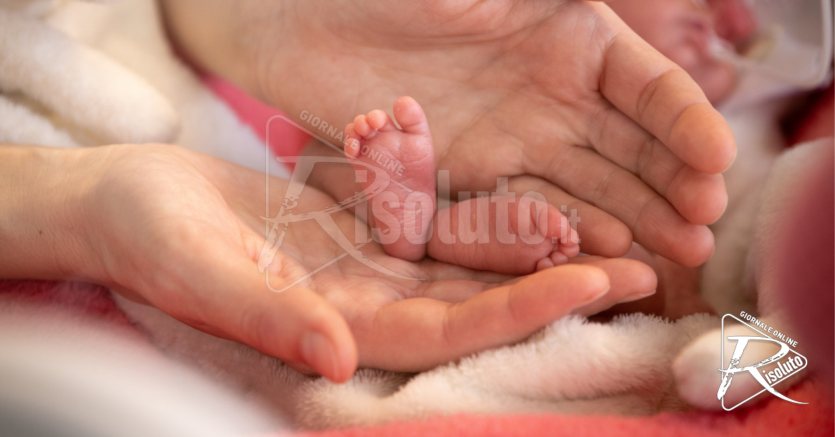 Neonata di 600 grammi salvata con un intervento in culla a Patti