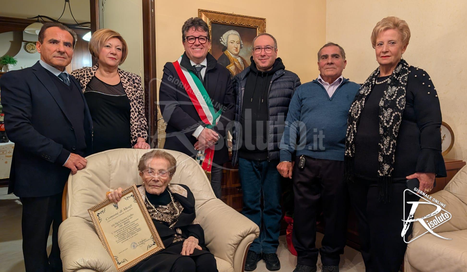 Menfi festeggia i 100 anni della signora Giacoma Graffeo