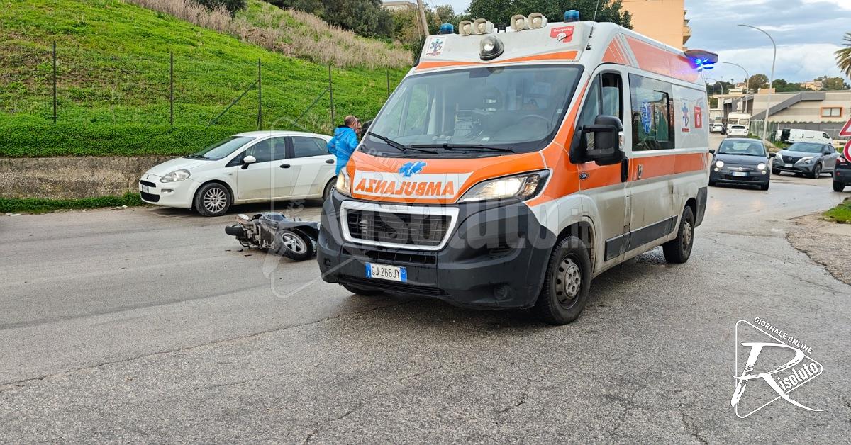Incidente tra scooter e auto in via Ovidio a Sciacca, ferita una giovane