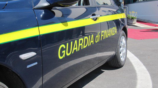 Sequestrati addobbi natalizi pericolosi nel Messinese