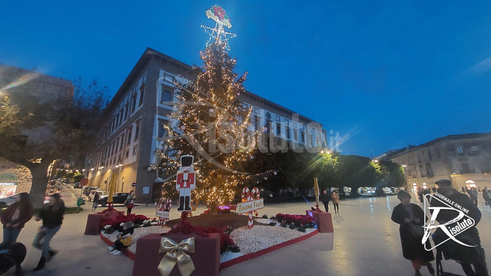 Natale a Sciacca, niente abete tradizionale ma albero di luci in piazza Scandaliato
