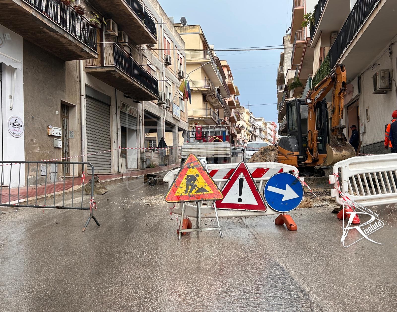 Aperto il cantiere in via Giotto a Sciacca, si ripara la rete idrica