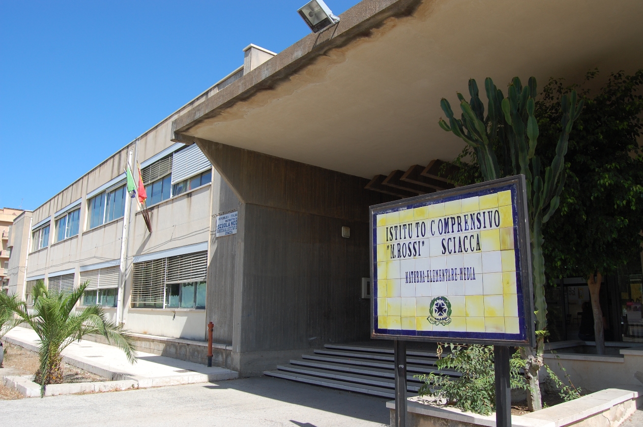 Telefoni muti da due settimane all'istituto comprensivo "Mariano Rossi" di Sciacca