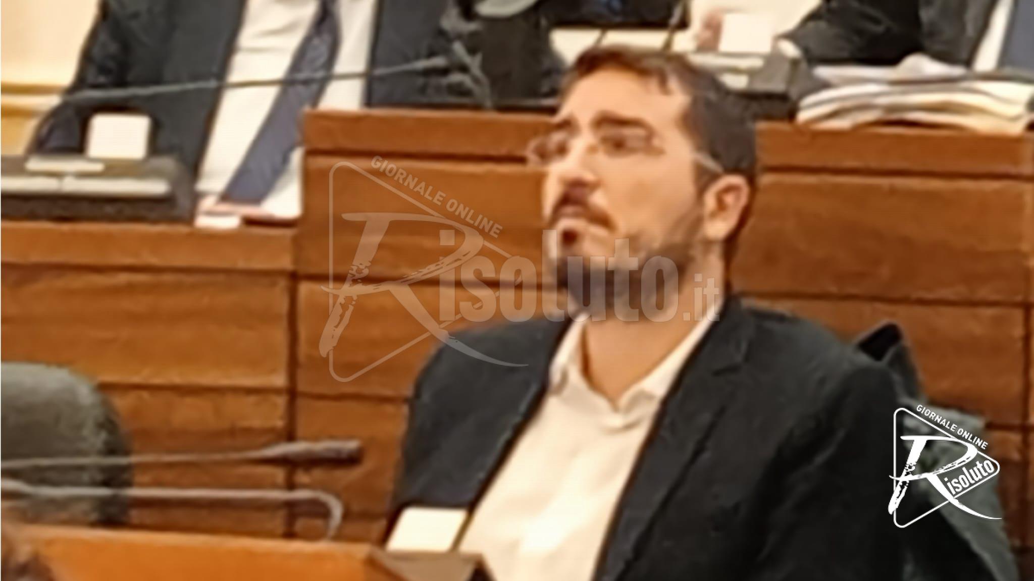 Termine "come l'orchestra del Titanic", ieri sera in consiglio comunale più inviti a dimettersi