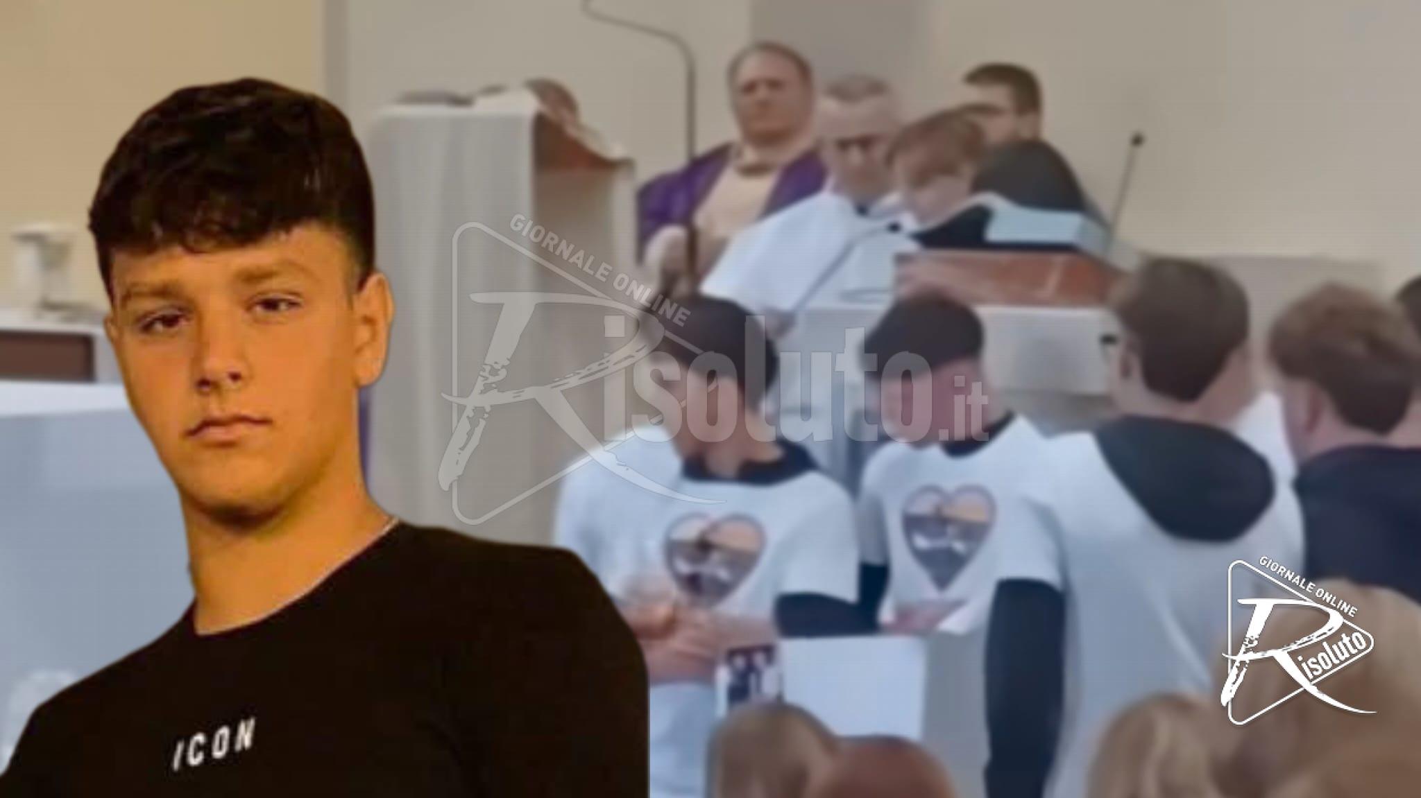 Folla ai funerali di Carlo Pendola a Santa Margherita: gli amici lo salutano con il rombo dei motori