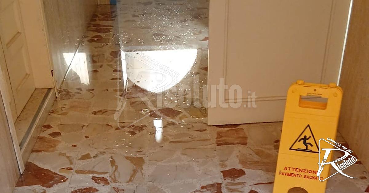 Dopo i topi si allaga il comando della Polizia municipale di Sciacca