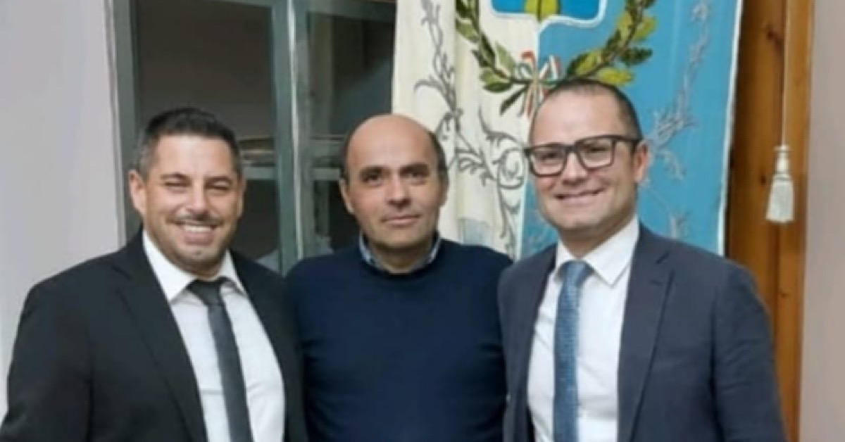 Nella foto, il sindaco di Calamonaci, Pino Spinelli, con gli avvocati Dinghile e Lo Gioco.